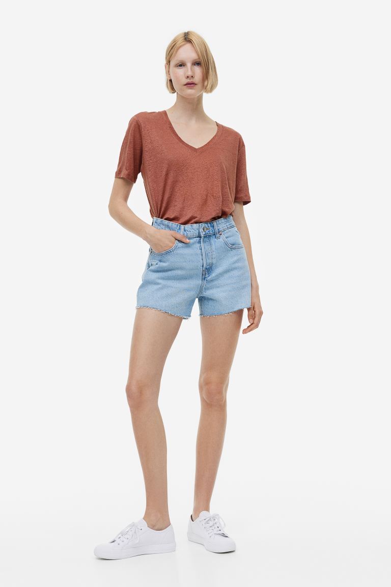 V-neck linen T-shirt – Image 2